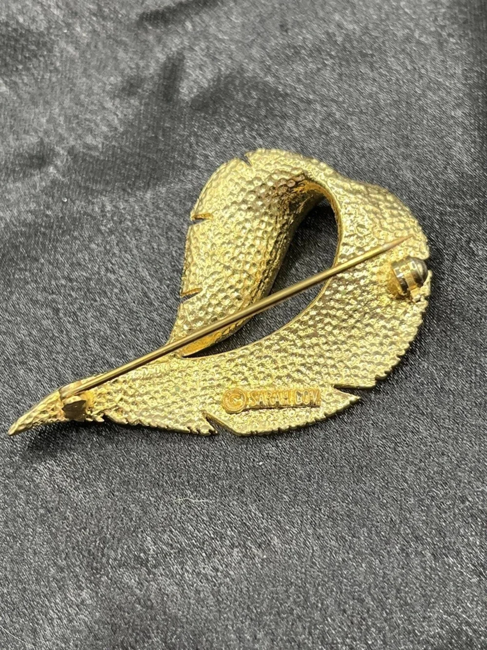 Sarah Coventry Brite Leaf Brooch